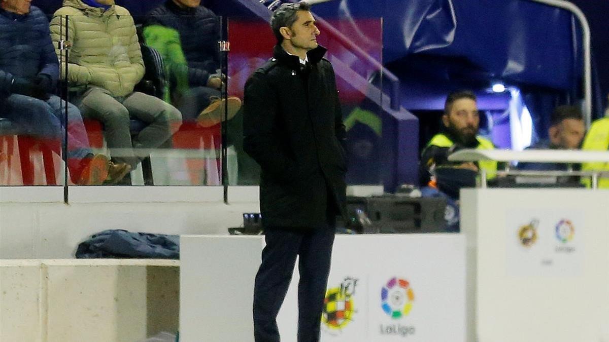 Valverde observa el Levante-Barcelona en el Ciutat de Valencia.