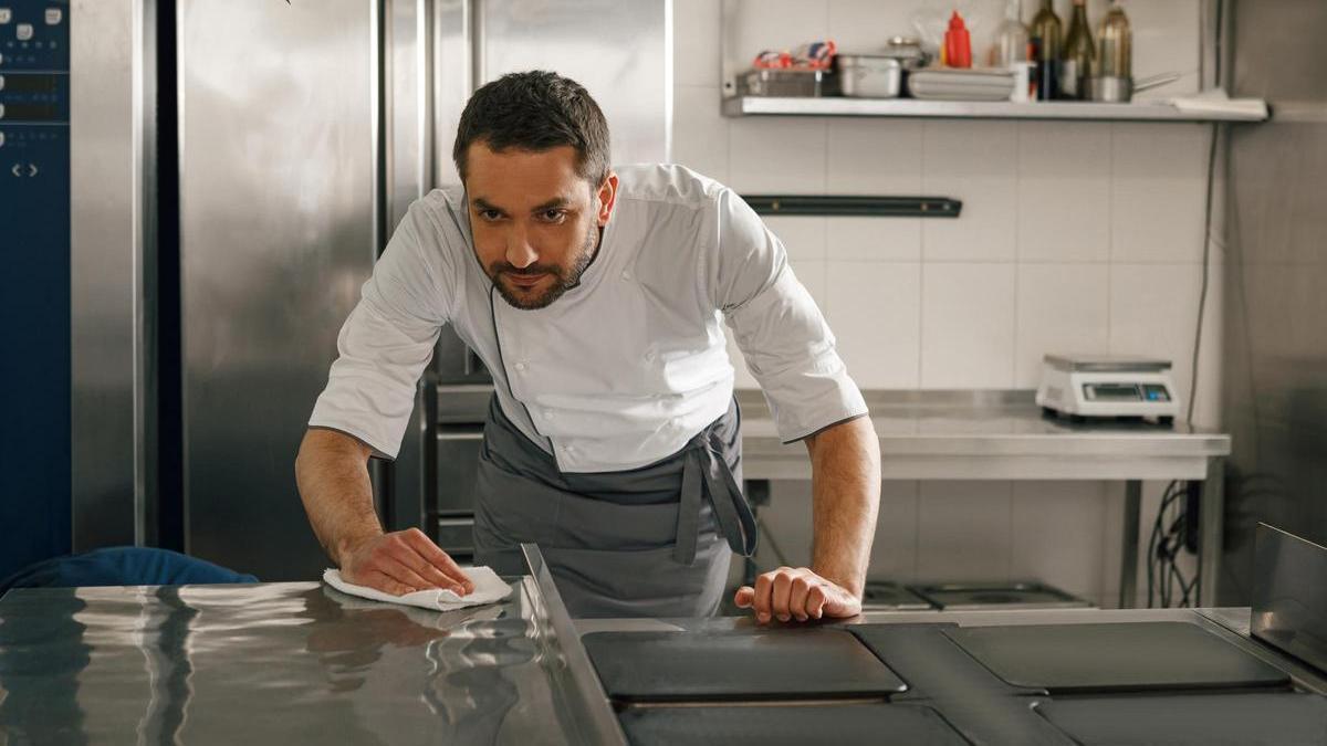 El truco para eliminar las manchas imposibles de los trapos de cocina