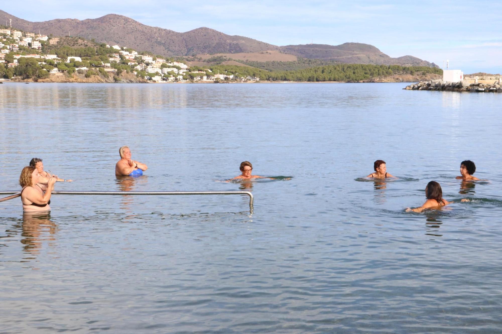 EN IMATGES | Llançà impulsa un programa pioner amb activitats al mar per reduir el dolor en persones amb fibromiàlgia.