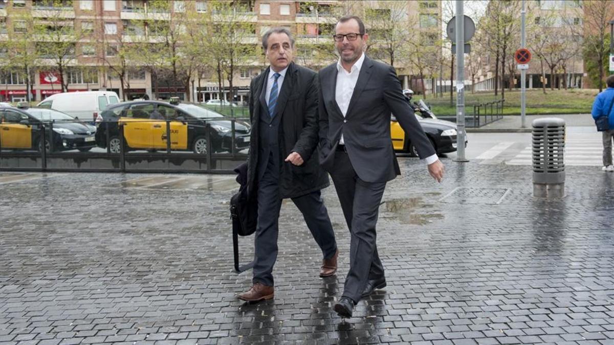 Rosell, acompañado de su abogado, Pau Molins