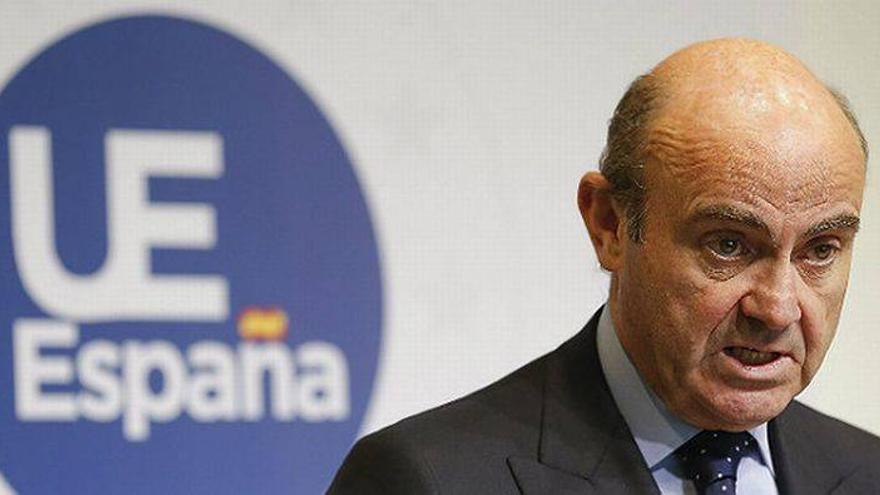 Guindos afirma que las reformas protegen a España del contagio de Grecia