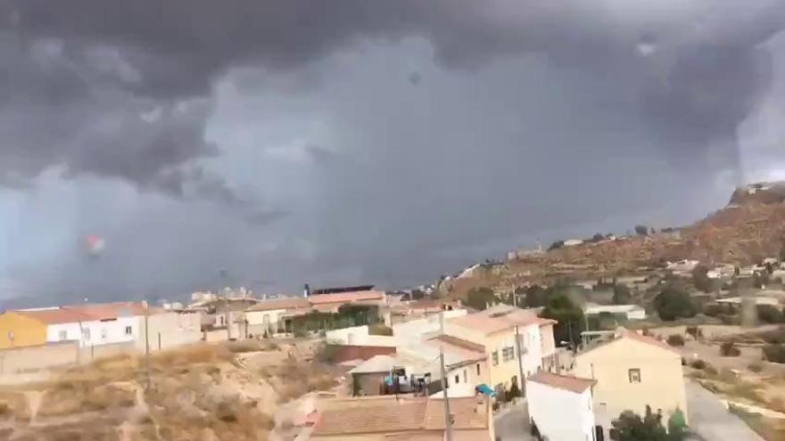 Una tormenta se forma sobre Lorca este miércoles