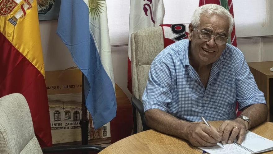 El nuevo presidente, en el despacho del Centro Zamorano de Buenos Aires. | CEDIDA