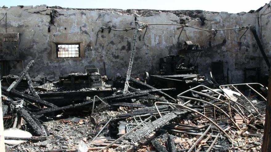 El interior de la nave quedó completamente calcinado.