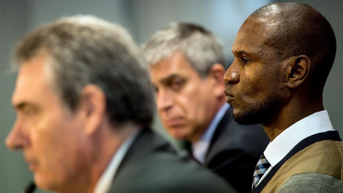 Segura, Abidal y Mestre, en una rueda de prensa del 2018.