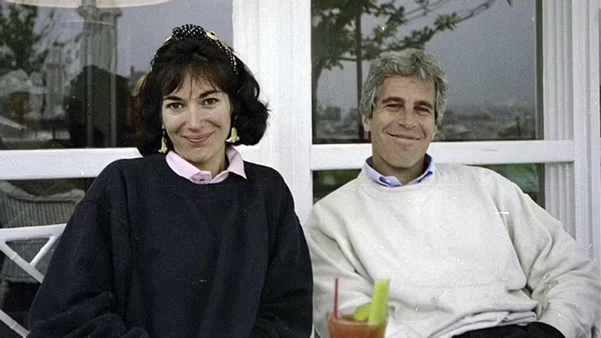 Una imagen de Ghislaine Maxwell y Jeffrey Epstein, en los tiempos en los que eran pareja.