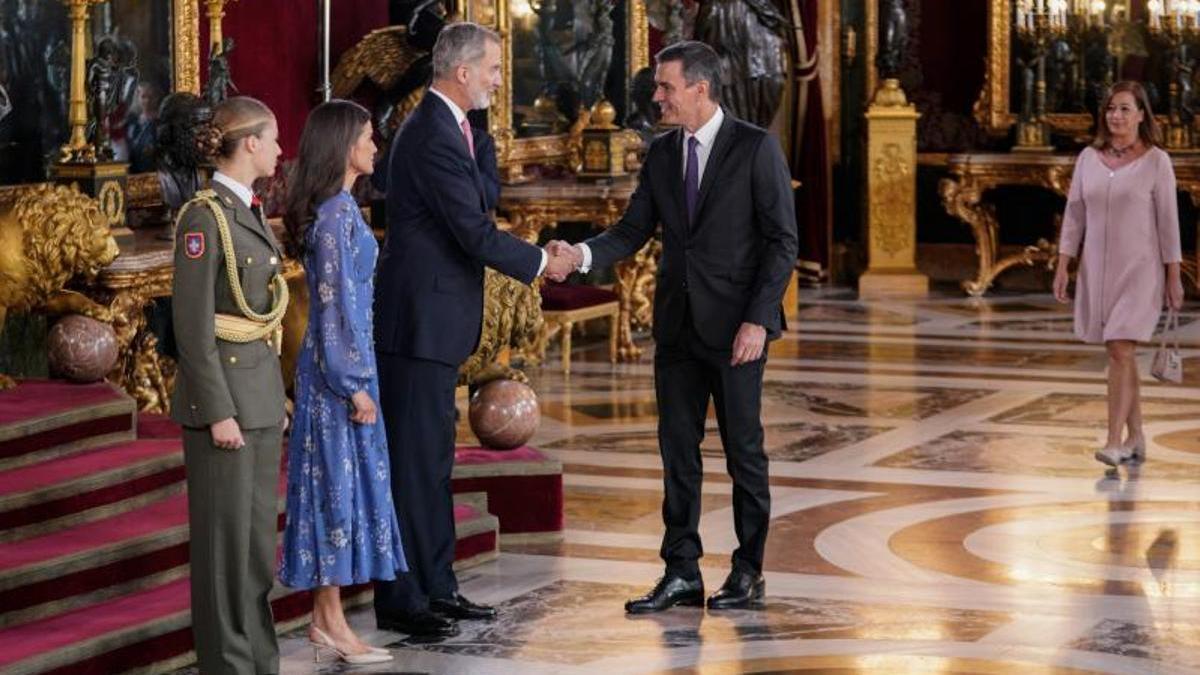 Pdro Sánchez, en la recepción de los Reyes después del desfile del Día de la Fiesta Nacional, el Palacio Real en Madrid.