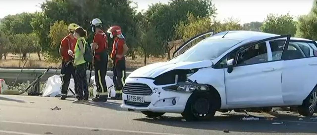 Efectivos de emergencias, en el lugar del accidente.