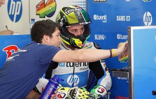 Pol Espargaró arrasa en los ensayos de Moto2