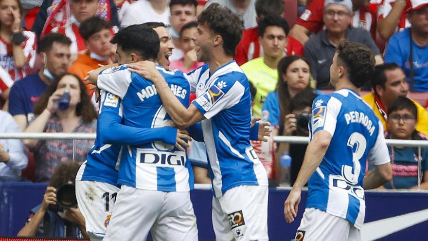 Los jugadores del Espanyol celebran un gol