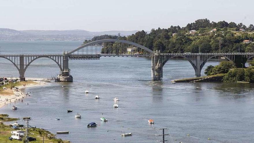 Vistas del puente de O Pedrido, sobre la ría de Betanzos.