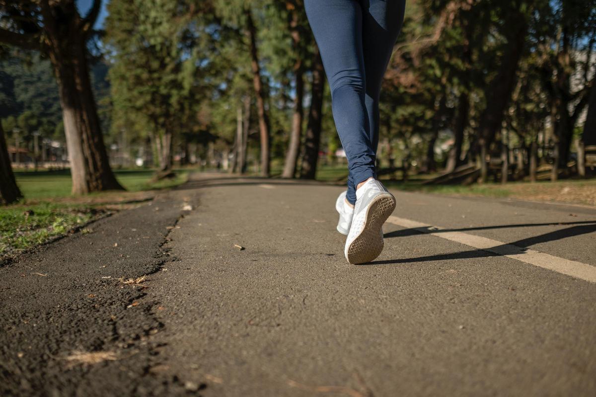 Andar es una de las rutinas más saludables que puedes adoptar para adelgazar