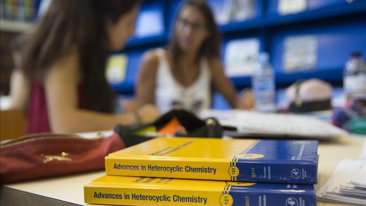 jgblanco38989814 barcelona 21 06 2017 ambiente en la facultad de fisica de la170621142317