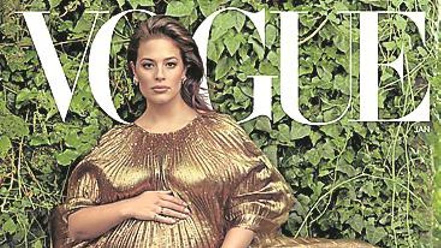 Ashley Graham luce embarazo en ‘Vogue’