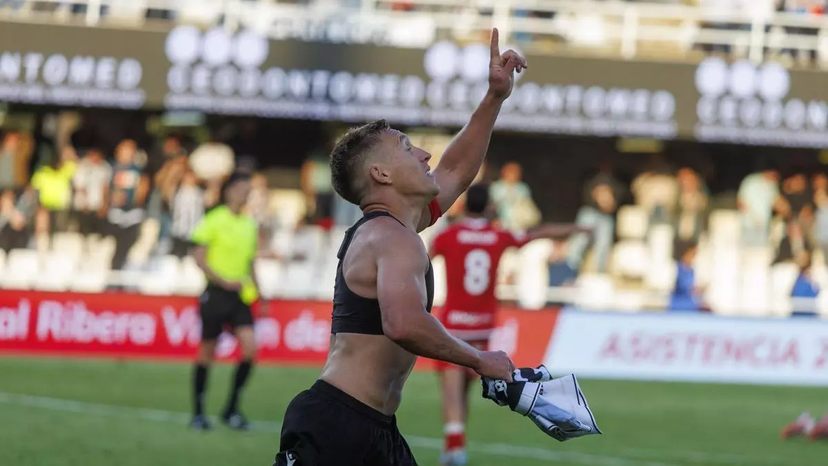 Un gol en el descuento acerca al FC Cartagena al play off
