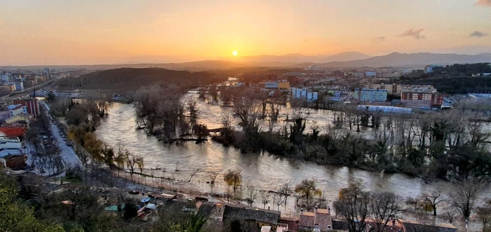 El riu Ter es desborda al seu pas per la ciutat de Girona