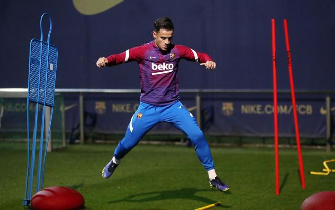 ¡Alegría y buen rollo en el primer entrenamiento al completo con Xavi!