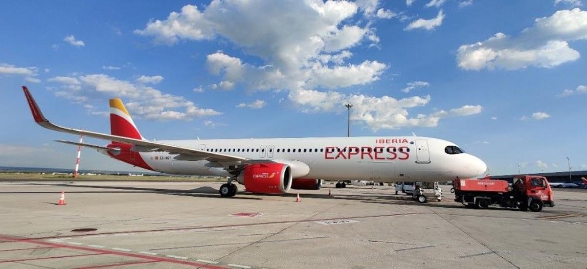 Archivo - Avión de Iberia Express