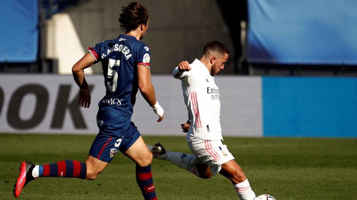 Hazard anotó un buen gol desde fuera del área