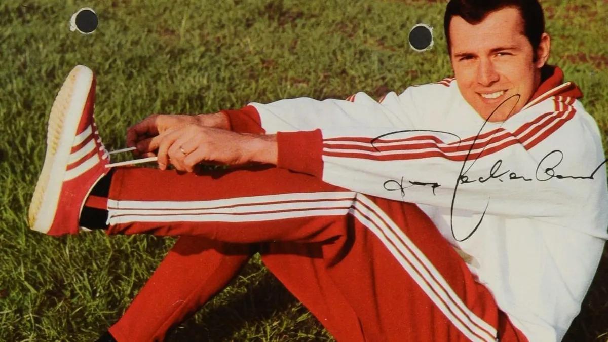 Beckenbauer con el icónico chándal de Adidas.