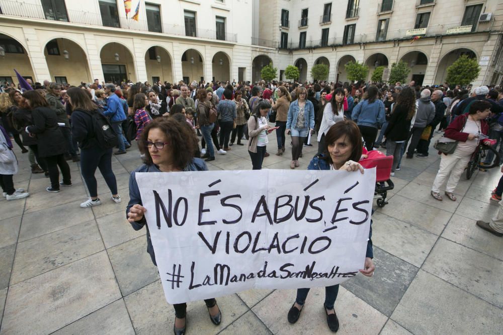 Manifestación en Alicante contra la sentencia a "La Manada"