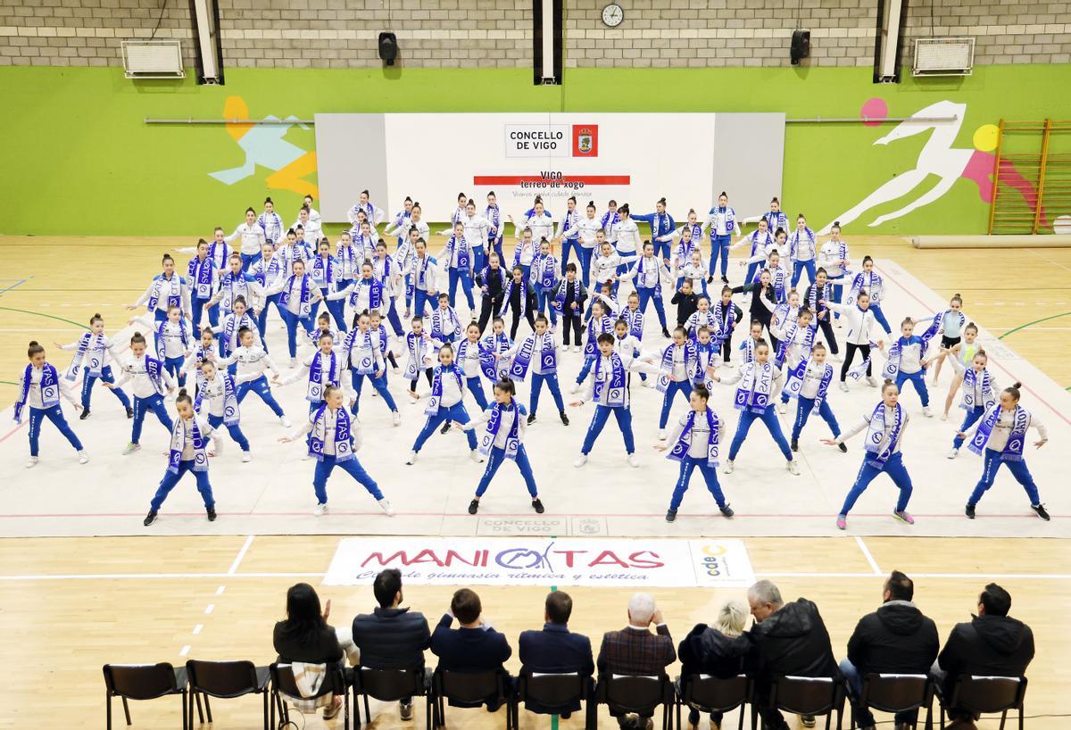 Una coreografía durante la presentación.