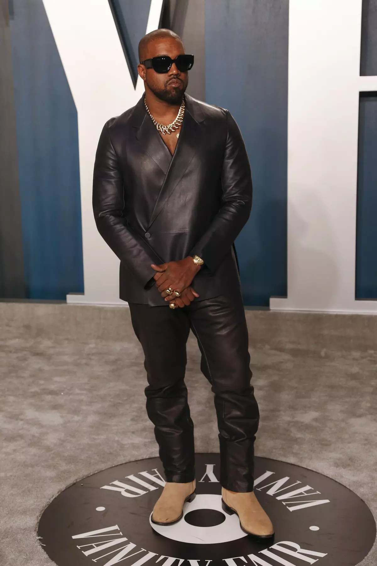 Una antigua asistente de Kanye West acusa al rapero de agresión y tráfico sexual