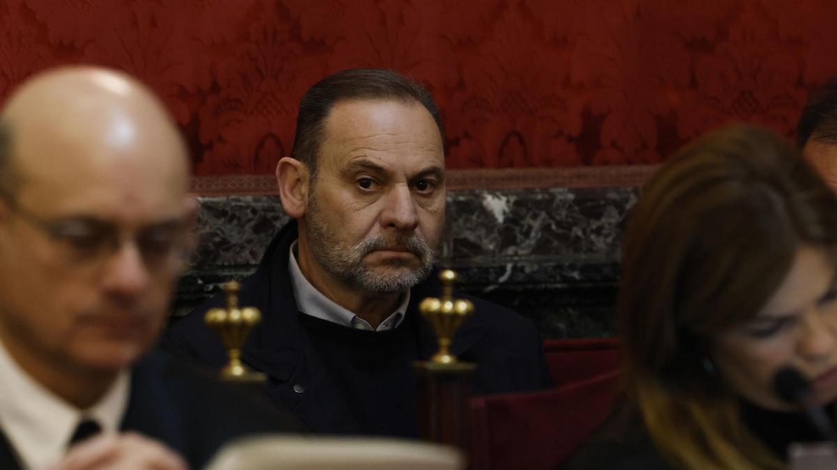 El exministro Jose Luis Ábalos durante la audiencia preliminar en el Tribunal Supremo este jueves, para tratar las nulidades que plantean las defensas como paso previo al juicio contra el exministro y su exasesor Koldo García.