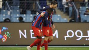 Dembélé celebra el gol de Lewandowski tras gran jugada personal