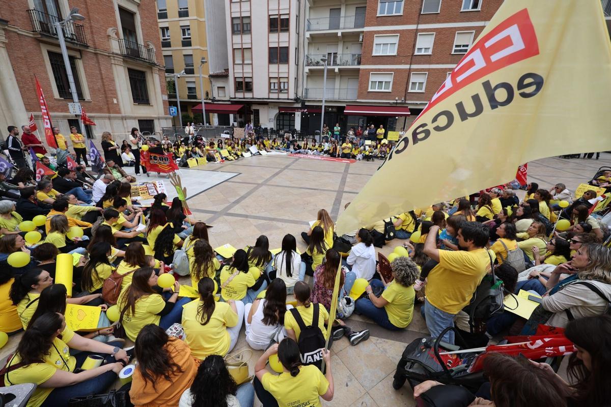 07/05/2026 | Plaza de las Aulas, Castellón | Concentración de trabajadoras de las escuelas infantiles durante la huelga educativa