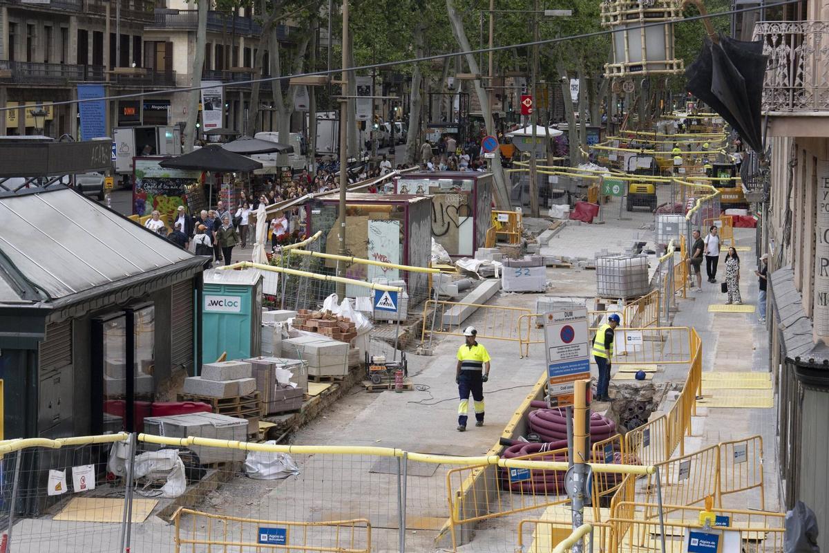 Barcelona 22/05/2025 Obras de la Rambla En la foto, obras en el lado Gòtic a la altura de carrer Boqueria Fotografía de Ferran Nadeu