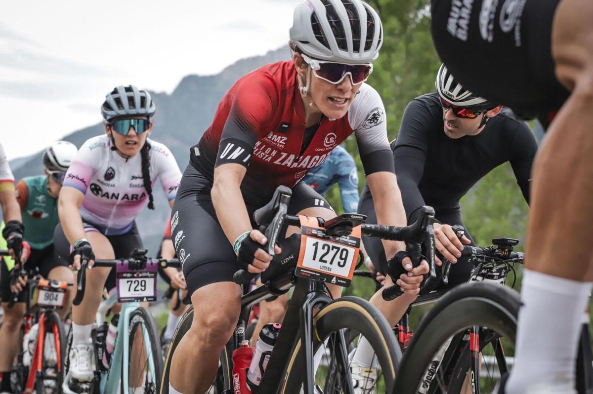 Un pelotón de ciclistas durante una carrera.