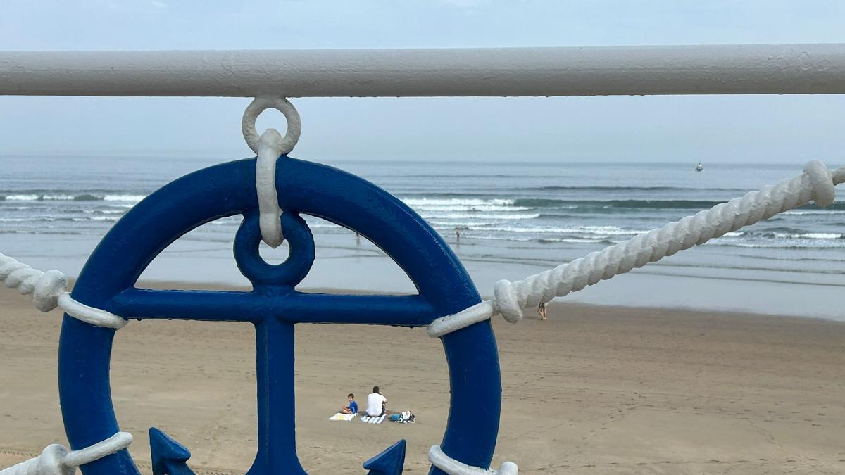 Angustiosa operativo de rescate en Salinas: buscan a un bañista arrastrado por la corriente