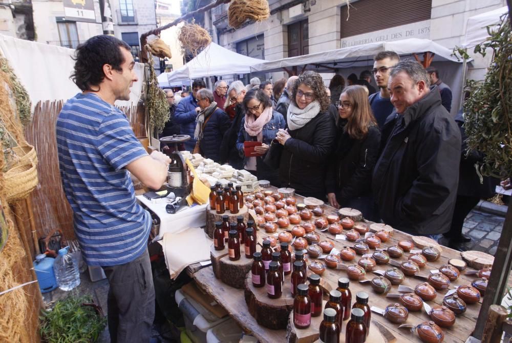 Milers de persones omplen el Barri Vell de Girona per Tots Sants - Fires de Girona 2018