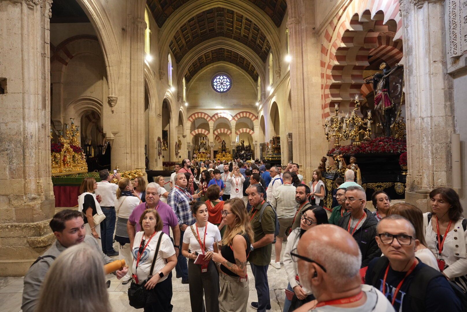 La imágenes del Magno Vía Crucis expuestas en la Mezquita Catedral