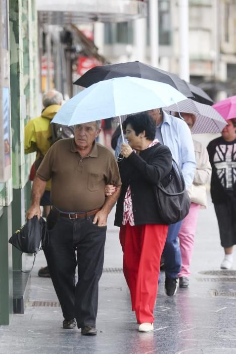 Jornada de lluvia y viento en Gijón