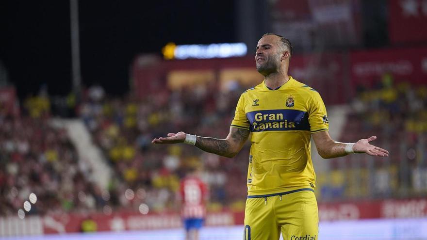 Urgencias en la UD Las Palmas: Aidan y Rachid viajan a Cádiz y luego a Don Benito con el filial