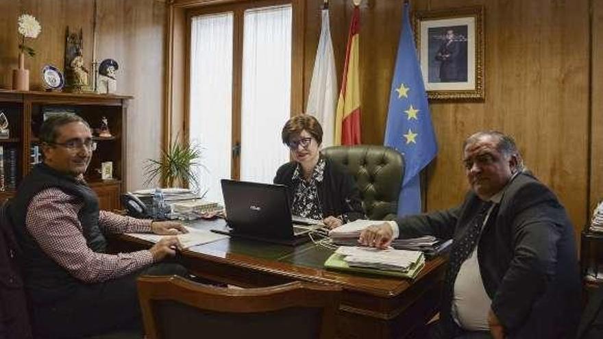 Reunión de Elvira Lama con Argimiro Marnotes. // FdV