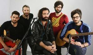 El grup Klaudia interpreta en acústic la cançó ’Providence’.