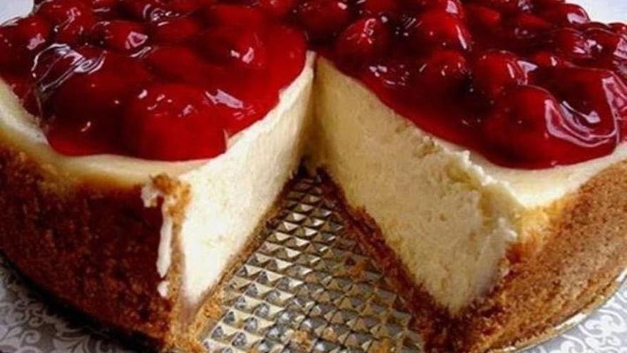 Tarta de queso de vainilla con frutos rojos