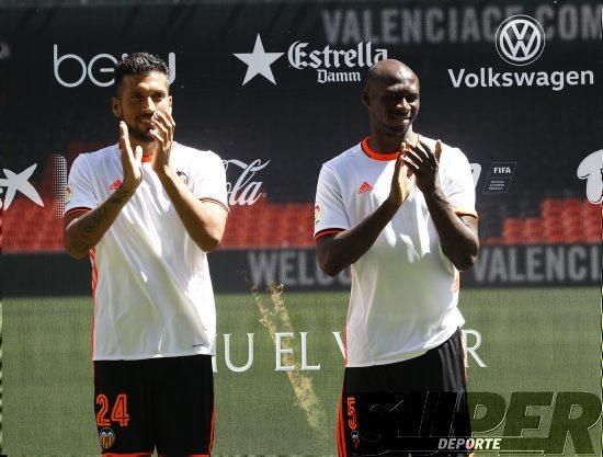 Así ha sido la presentación de Garay y Mangala