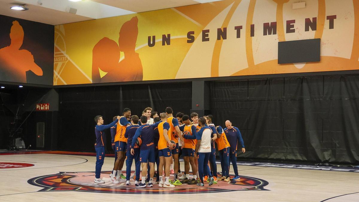 El Valencia Basket durante el entrenamiento de este miércoles