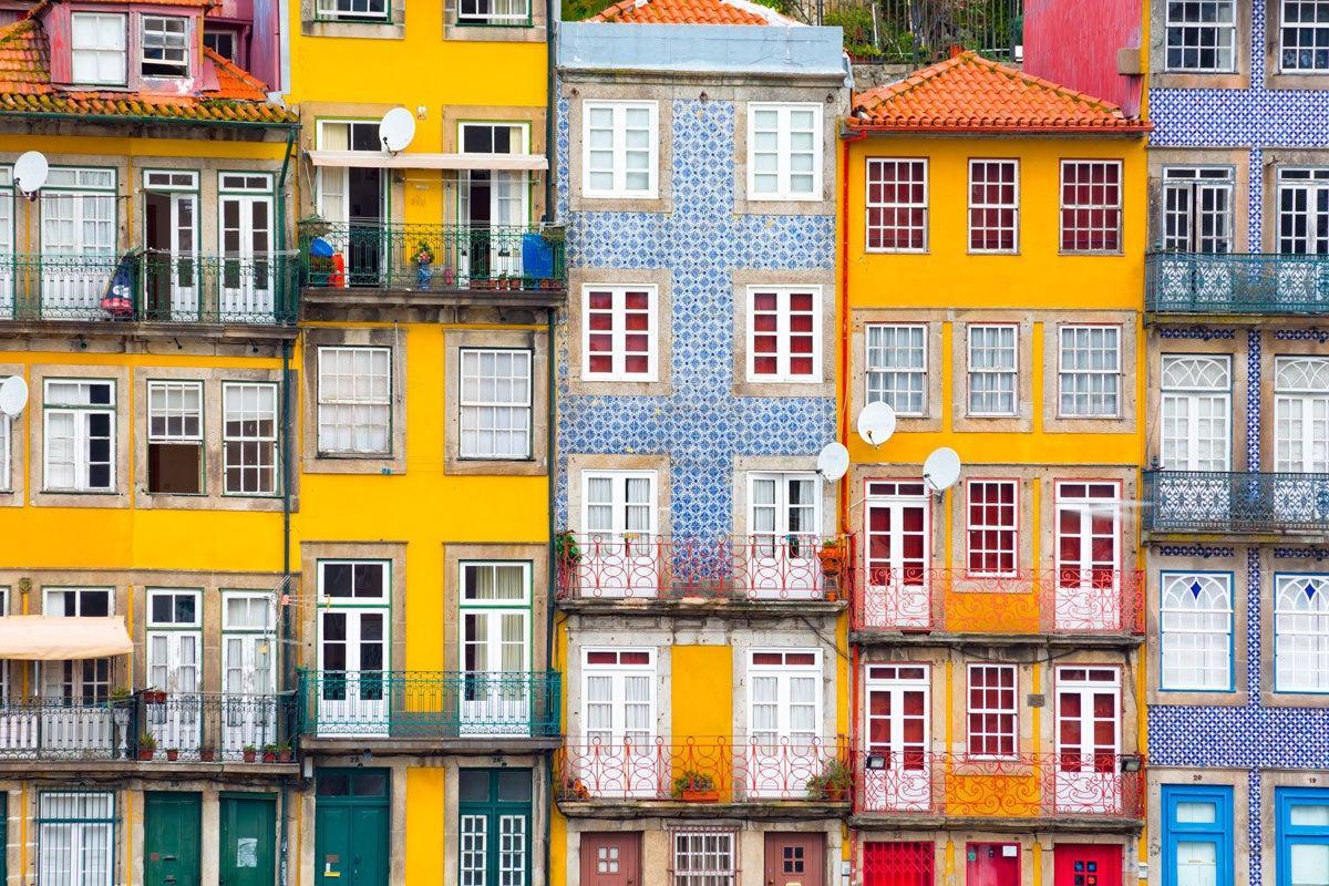 Por sus casas y sus azulejos