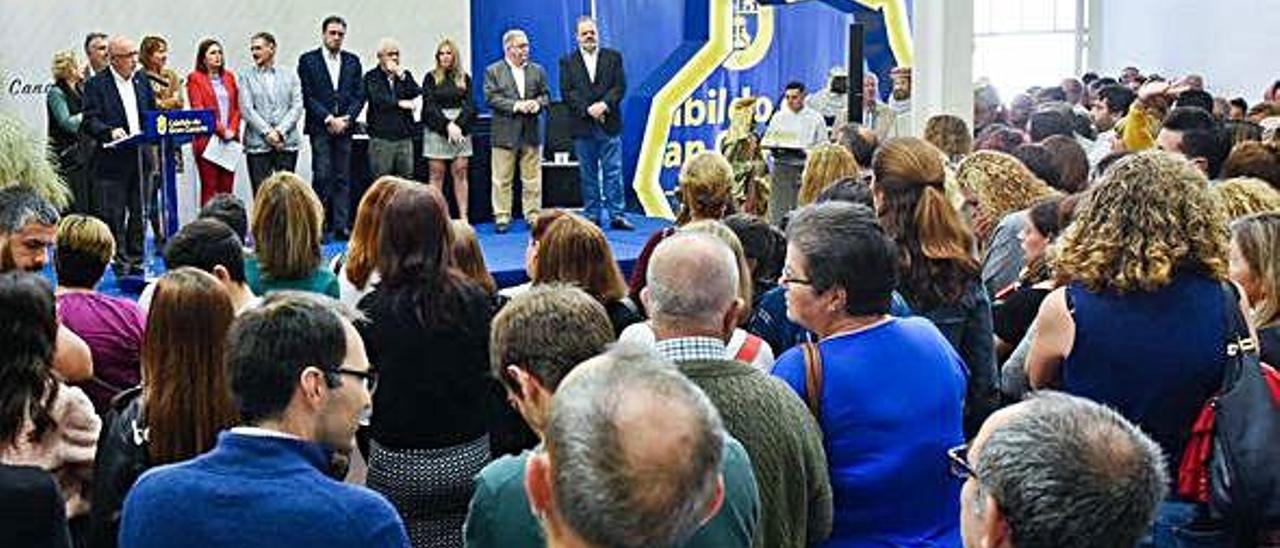 Encuentro de la corporación del Cabildo de Gran Canaria con funcionarios y trabajadores.