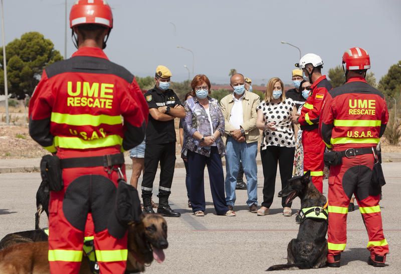 Gloria Calero visita la Unidad Militar de Emergencias, UME en la base militar de Bétera