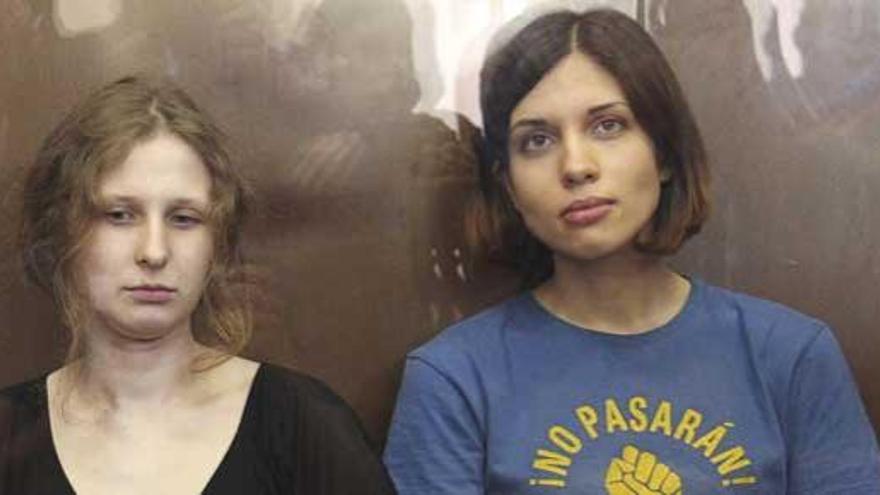 Las dos integrantes condenadas del grupo Pussy Riot.