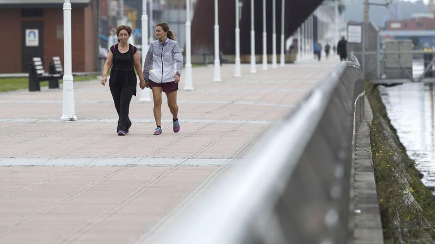 El paseo de la ría de Avilés