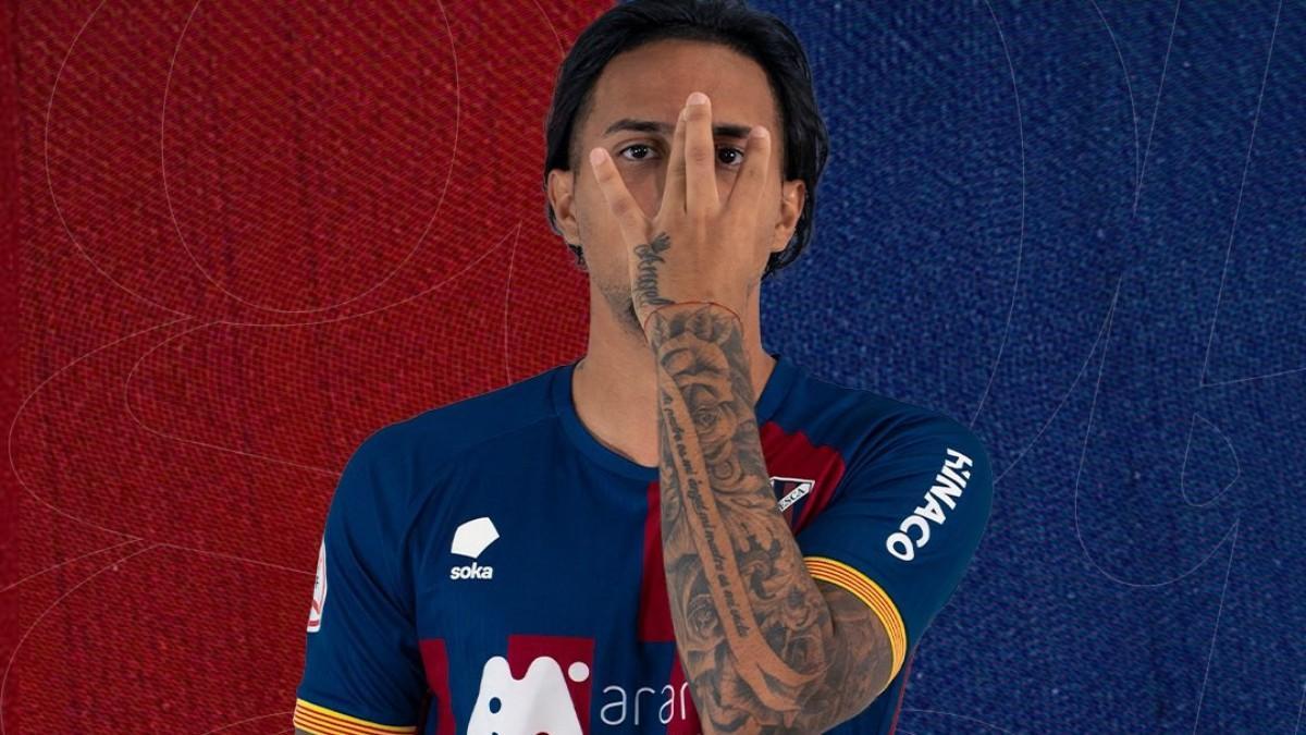 Diego Almeida se ha destapado en el Huesca B