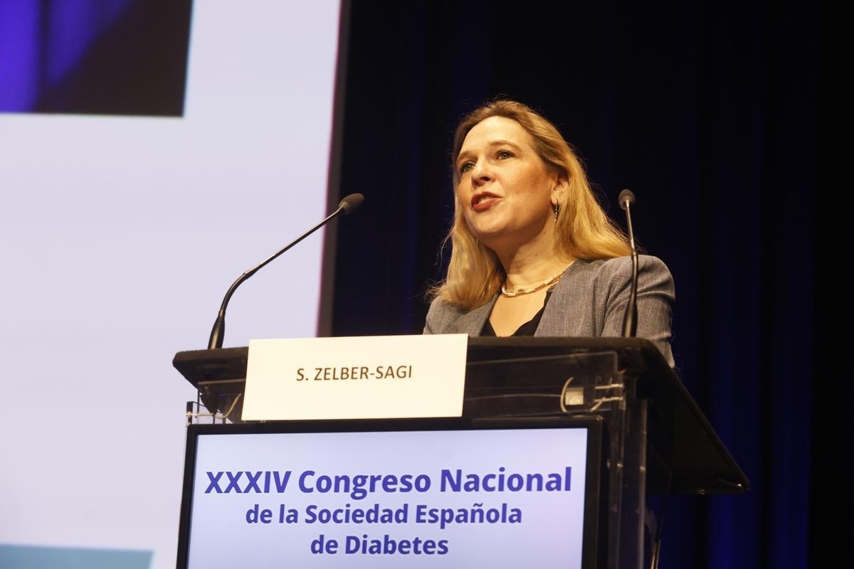 La nutricionista de la Universidad de Haifa, Shira Zelber, durante su intervención en el congreso de la Sociedad Española de Diabetes.