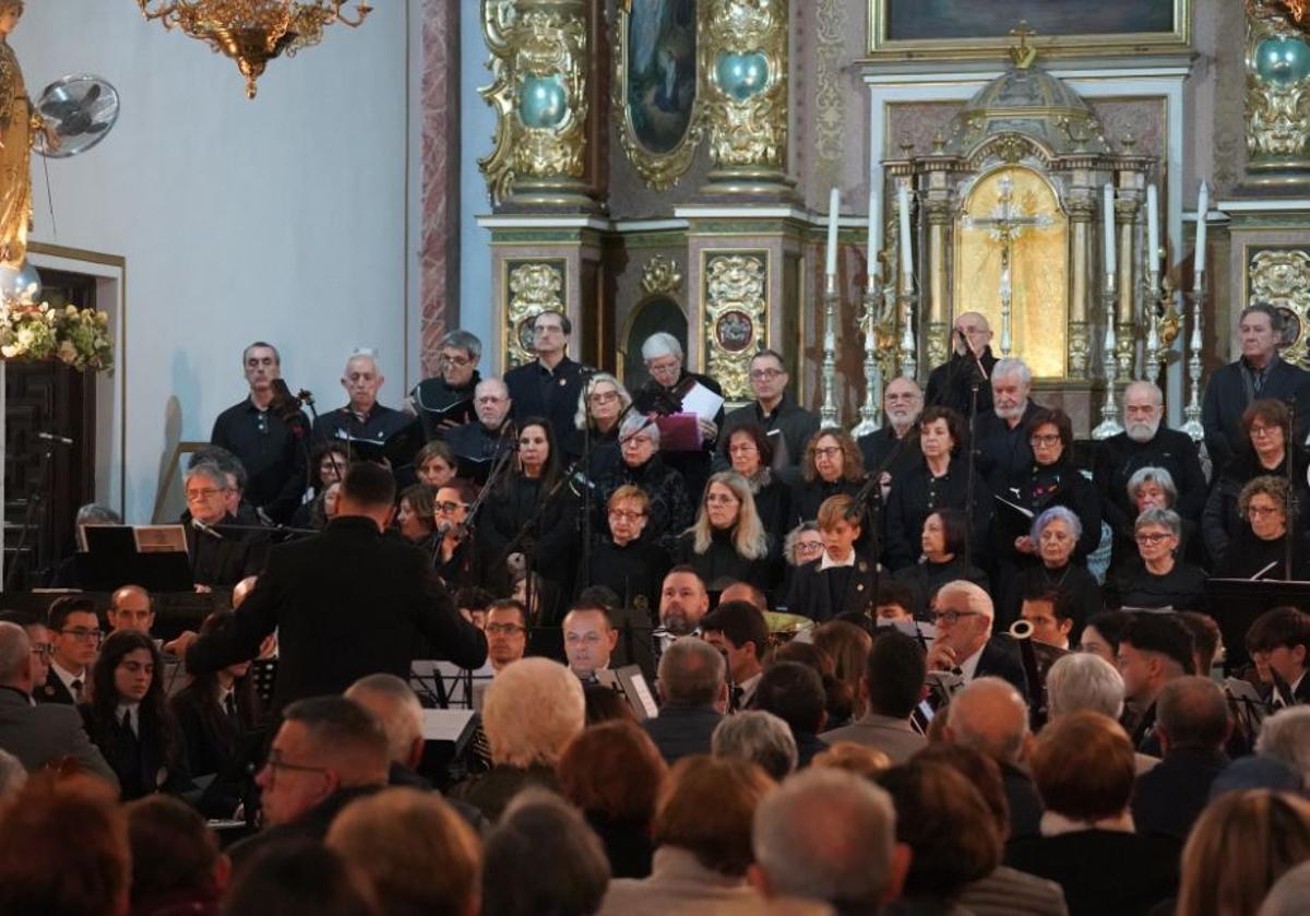 Interpretación de la obra musical "29 d'octubre" en Massanassa.